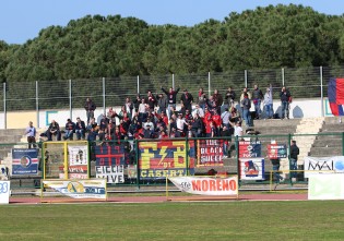 I tifosi della Casertana a Ischia la passata stagione