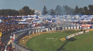 La coreografia andriese nel '91 contro la Casertana (Foto Gabriele Mosconi Strippoli)