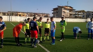 A colloquio con l'arbitro i capitani di Comprensorio Atellano e Real Maceratese