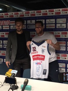 Amoroso durante la presentazione alla Fortitudo