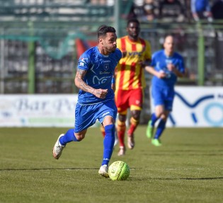 Per Caccavallo 15 gol in campionato (Foto Di Monda)