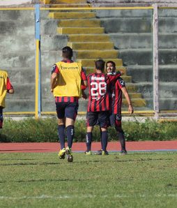 Carriero in gol contro i calabresi (Foto Giuseppe Scialla)