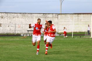 Fragiello esulta dopo il gol