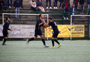 Moriello esulta dopo il gol